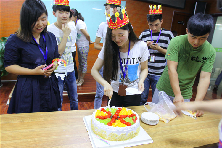 We are young 我们正年轻，天互数据6月生日会