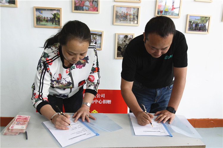 现场签订陕西太阳村官网主机免费租用5年的服务协议 