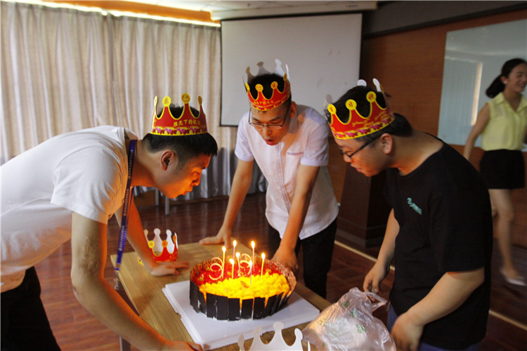 天互六月员工生日会,逗比欢乐精彩不断