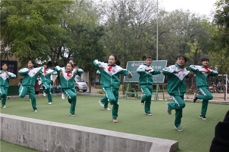 明日实验小学感恩回馈节目舞蹈表演