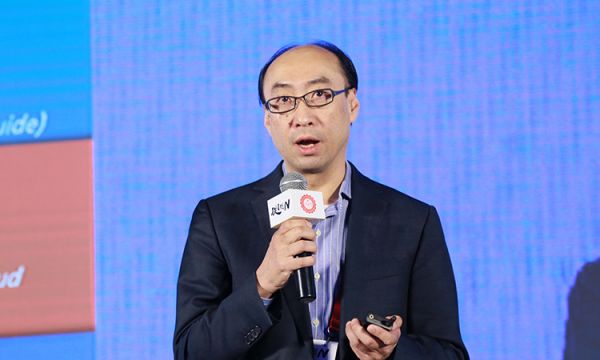 IBM大中华区云计算事业部CTO 陈国豪发表《重塑多云价值》主题演讲