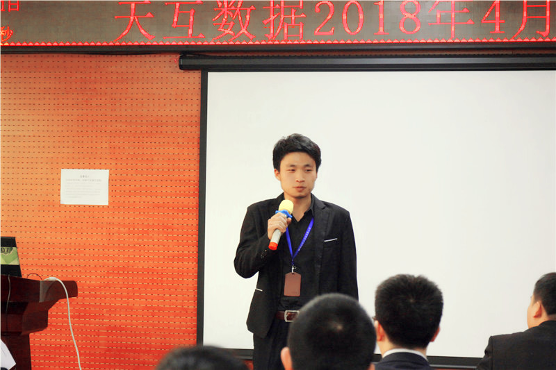 伯乐奖获得者——侯腾飞